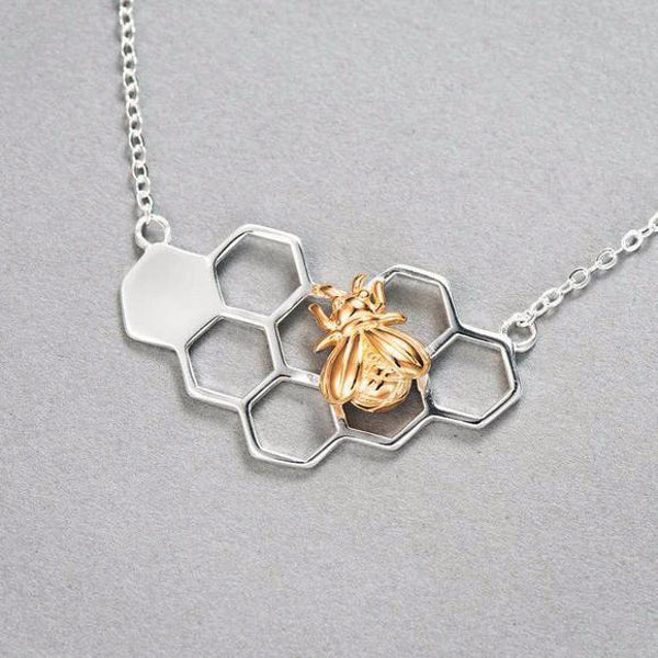 See the detailed bee!