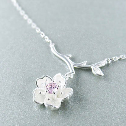Dangling sakura flower necklace Sterling silver necklace for women Cheap neclace (Close view)