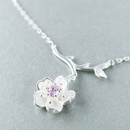 Dangling sakura flower necklace Sterling silver necklace for women Cheap neclace (Close view)