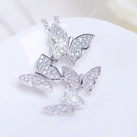 The pendant is sparkling