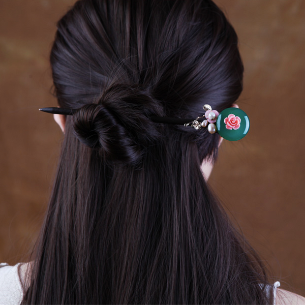 bun hairstyle on model demonstration