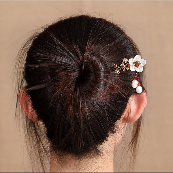 hair buns model demonstration