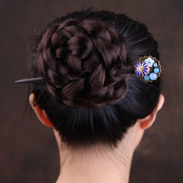 bun hairstyle model demonstration