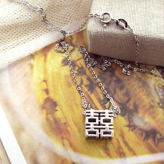 full view of the necklace, square pendant 2