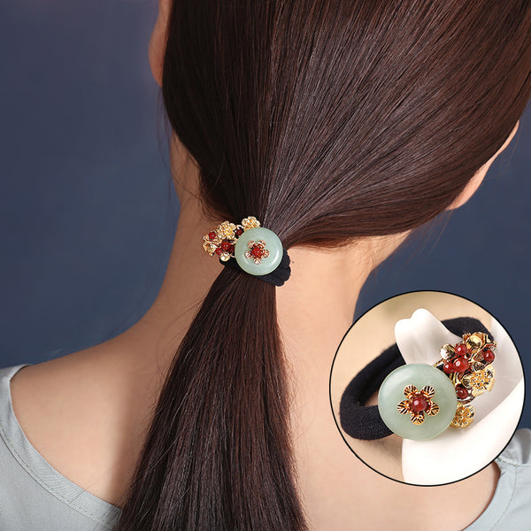 ponytail hairstyle model demonstration