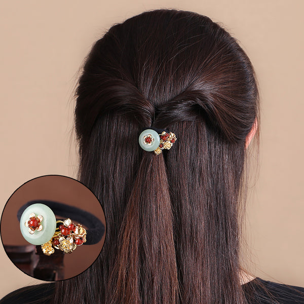 ponytail hairstyle demonstration