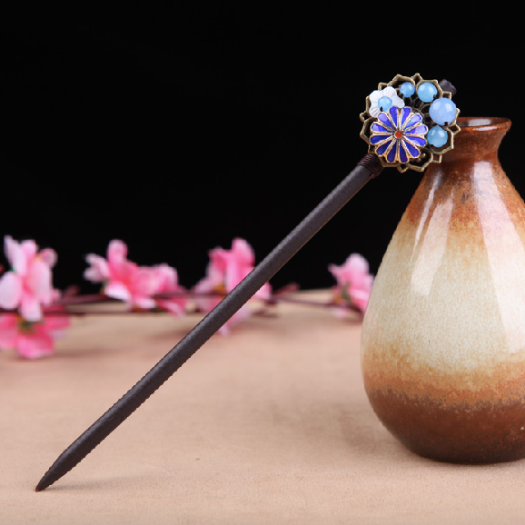 Hair stick in Oriental style, with traditional enamel cloisonne blue flower