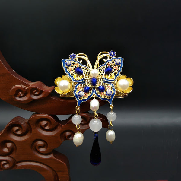 This brooch pin let you show off a special Oriental style