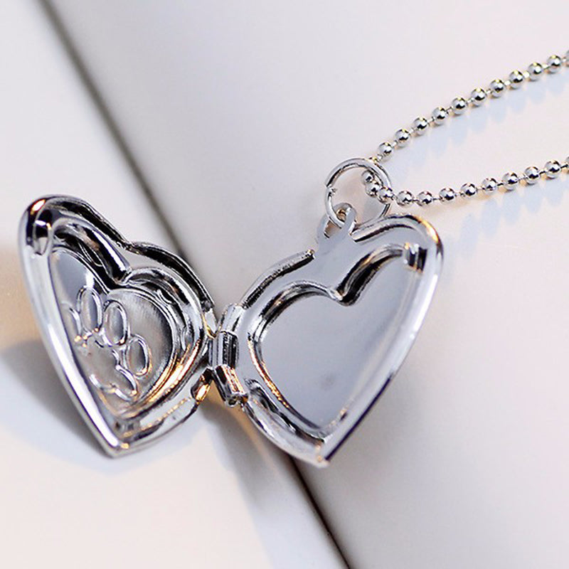 the locket pendant's heart shape for photo