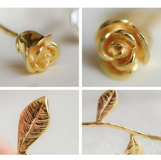 Rose pendant necklace close up view (gold)