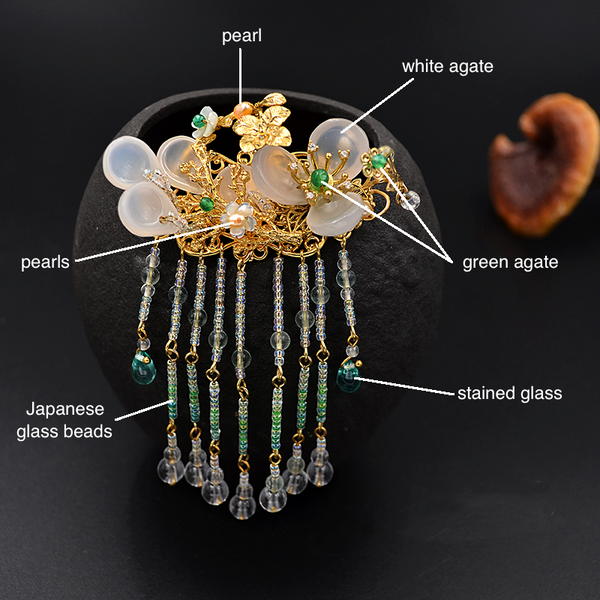 details of the kanzashi. It is decorated with agate, pearls, glass beads and 24K gold plating