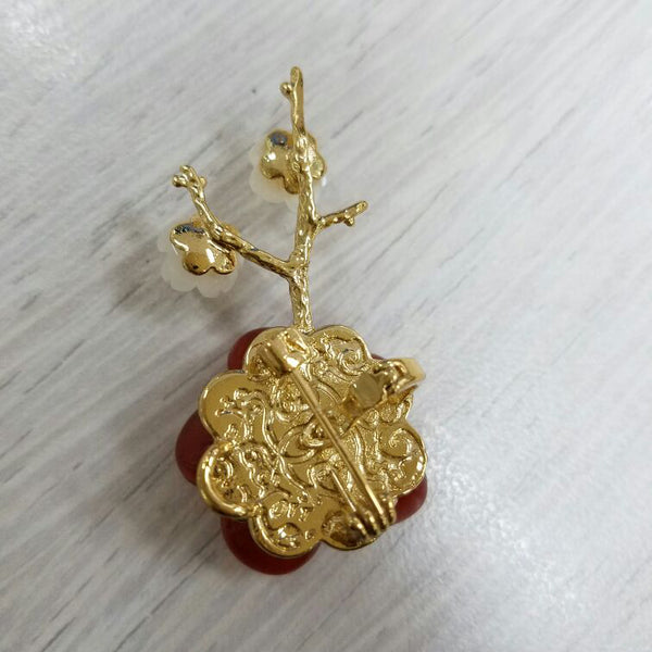 back side of the pin, with beautiful 24K gold plated details