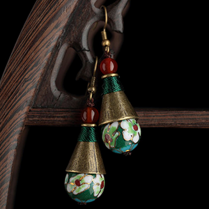 dangle earrings in Oriental style, in cone shape, with precious red agate beads