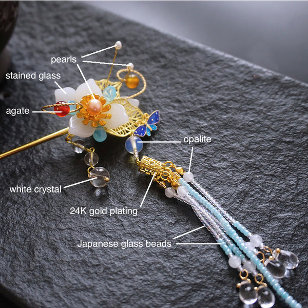 details of the hairpin: it is decorated with agate, pearls, crystal, stained glass and 24K gold plating