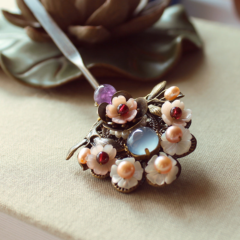 Hair stick with flowers and pearls, in Oriental style