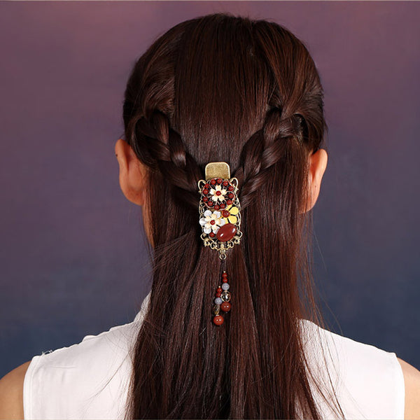 braided hairstyle, model demonstration