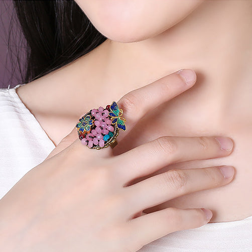 Casual yet elegant ring with adjustable size