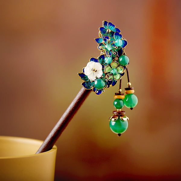 let the tassels of green agate beads swing as you walk!